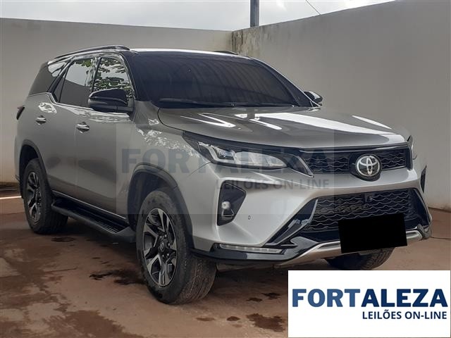 TOYOTA HILUX SW4